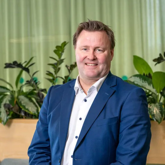 Espen Rostrup Nakstad holder foredrag om ledelse og krisehåndtering på Vestfold Business Conference 2025.